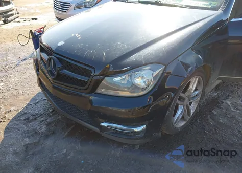 2012 Mercedes-Benz C 300 Luxury 4Matic/Sport 4Matic z USA, uszkodzony, nr VIN WDDGF8BB0CR193945